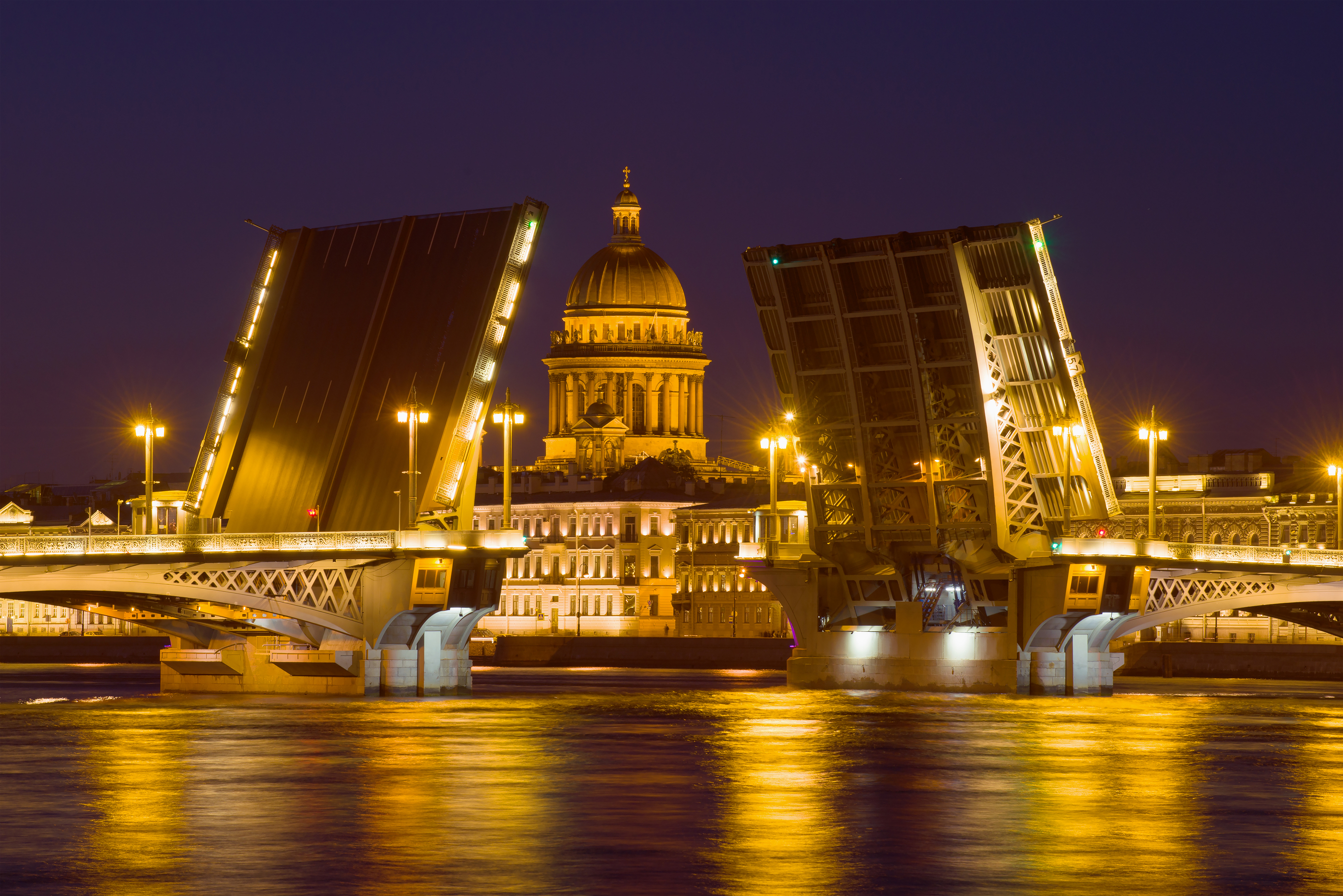 Санкт петербург 12. Благовещенский мост Исаакиевский собор. Разводные мосты и Исаакий в Санкт-Петербурге. Разводные мосты Исаакиевский собор Питер. Благовещенский разведенный мост СПБ ночью.